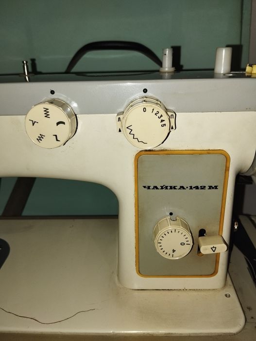 Швейная машинка чайка 142 м
