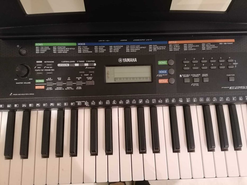 Teclado Yamaha PSR-E253