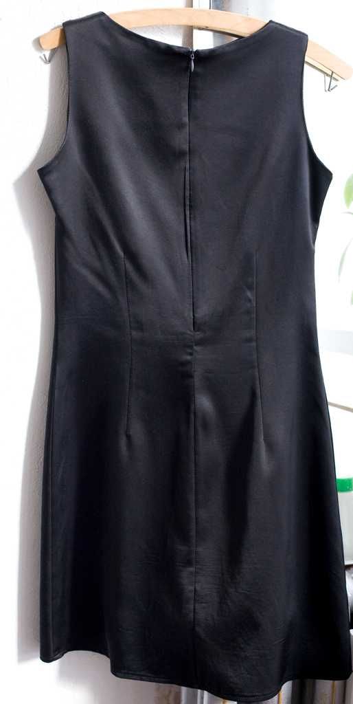 Satynowa "mała czarna", sukienka włoskiej marki Palmetto