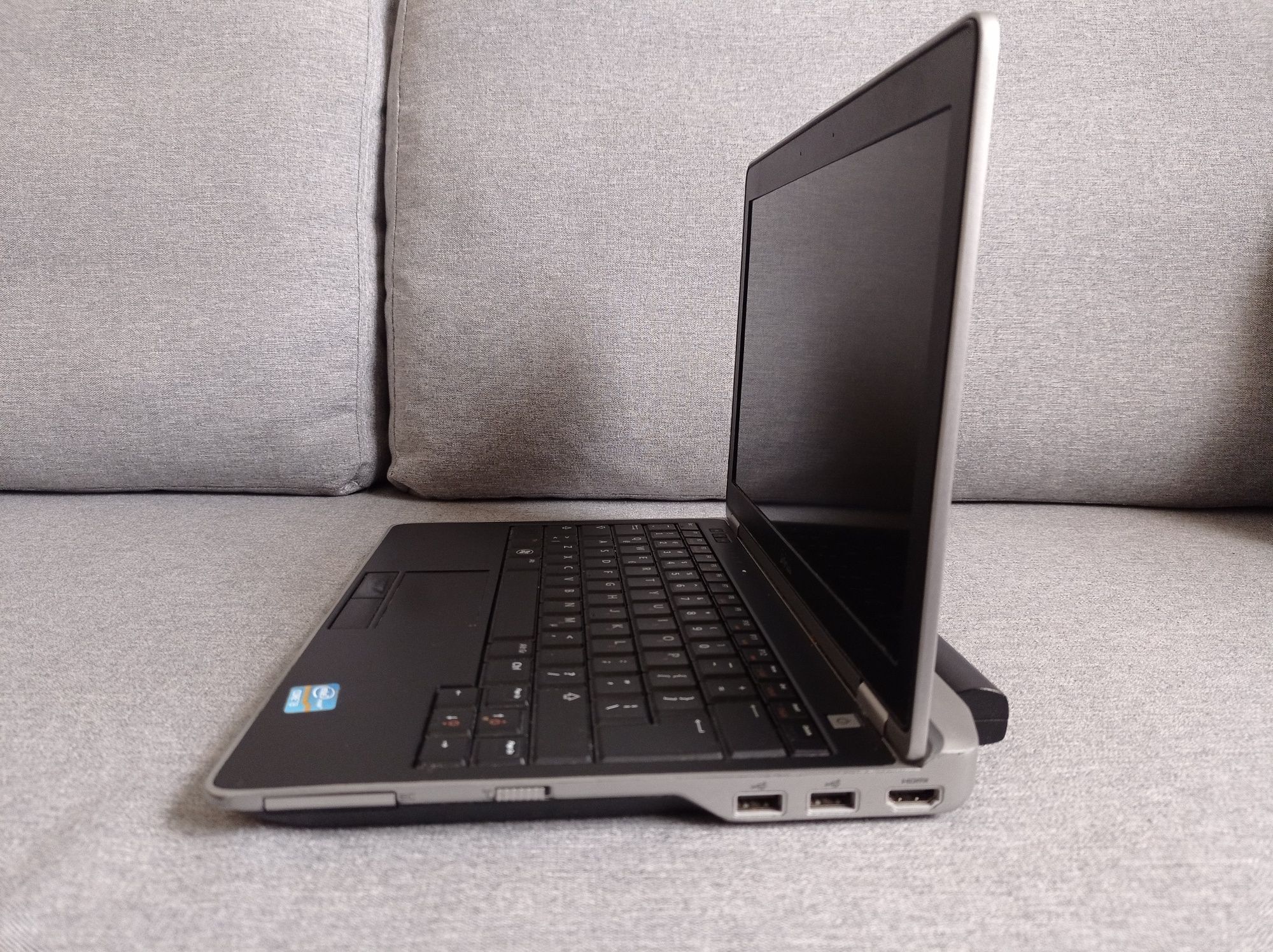 Laptop  Dell Latitude  i3-2330M