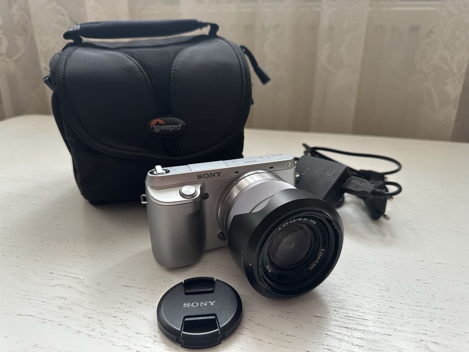 Фотоапарат Sony Alpha NEX-F3 Silver (NEXF3KS.CEE2) + Об'єктив 18-55mm