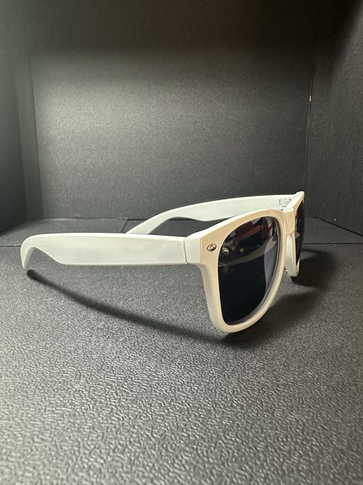 Óculos de sol brancos da PEPSI - Gênero Ray-Ban Wayfarer