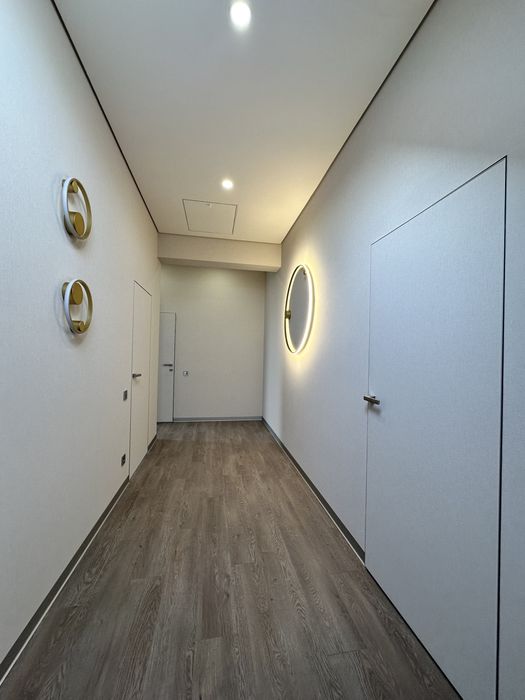 Будинок в закритому котеджному містечку з шикарним новим ремонтом