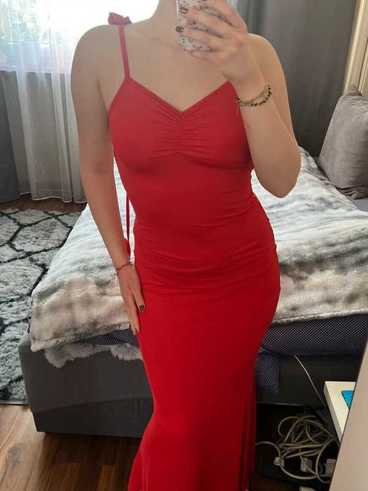 Sukienka przylegająca długa syrenka wiszące róże lato wesele wakacje