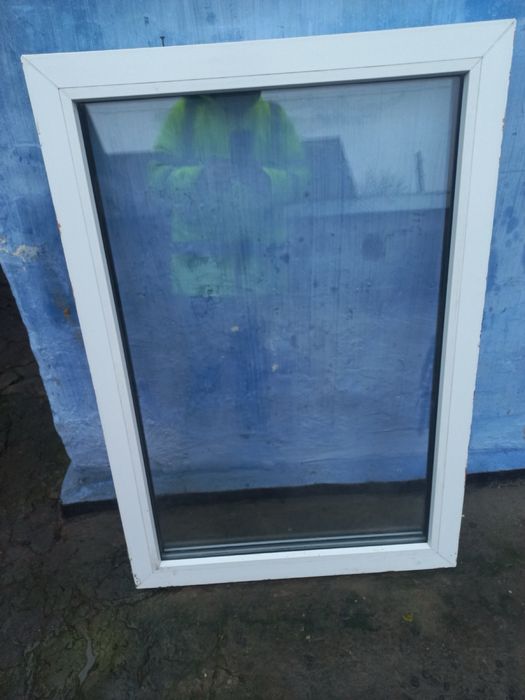 Продав пластикове окно