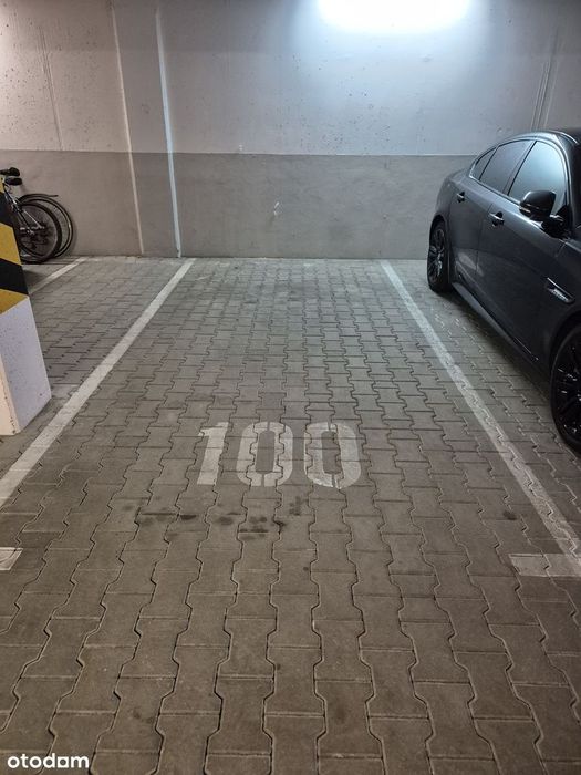 Miejsce postojowe w hali garażowej Milczańska  liniia Tranmwajowa