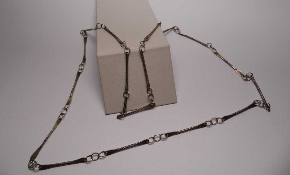 Srebrny naszyjnik polska wytwórnia 81 cm. Ciekawy wzór vintage.