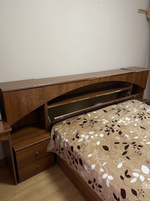 Спальний гарнітур (ліжко, приліжкові тумби, туалетний столик