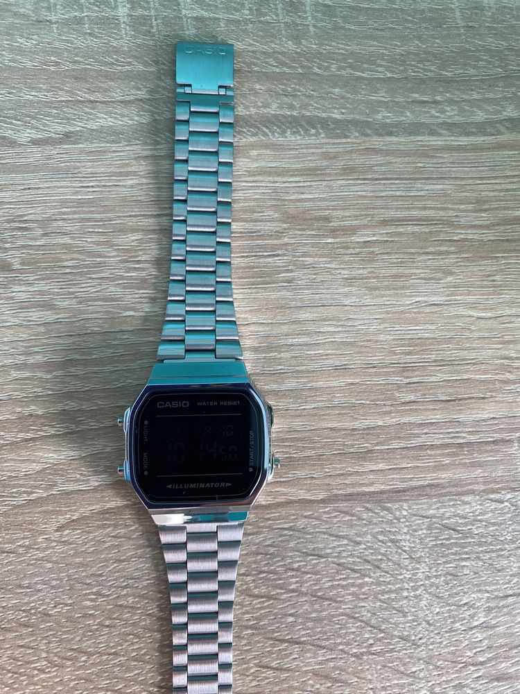 Годинник casio