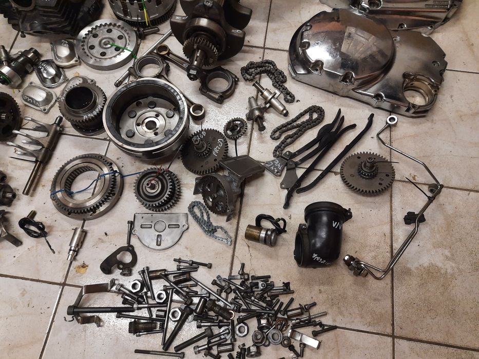 Yamaha XVS 1100 drag star silnik części cylinder głowica kapa skrzynia