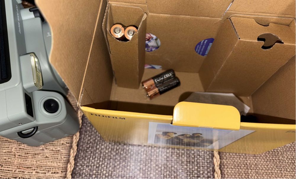 Нова камера з автодруком Fujifilm Instax Wide 400