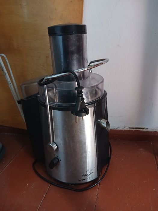 Соковыжималка в отличном состоянии