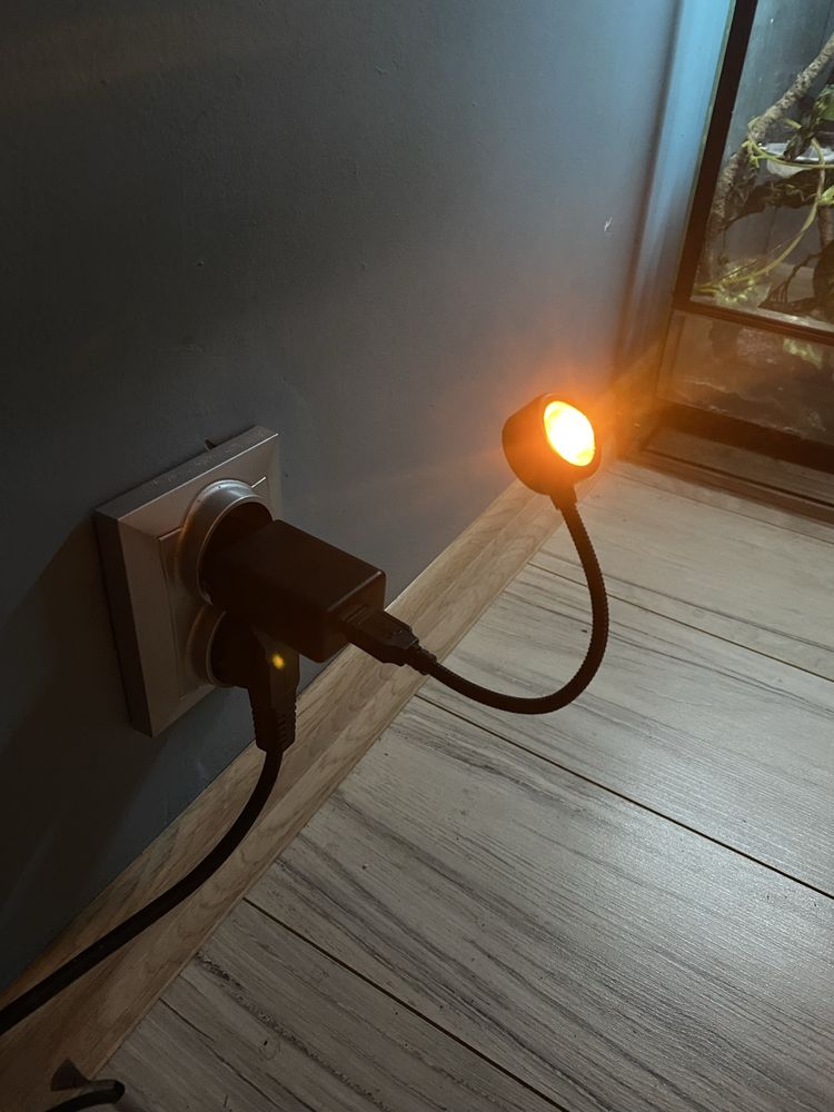 Lampka nocna LED kolor pomarańczowy