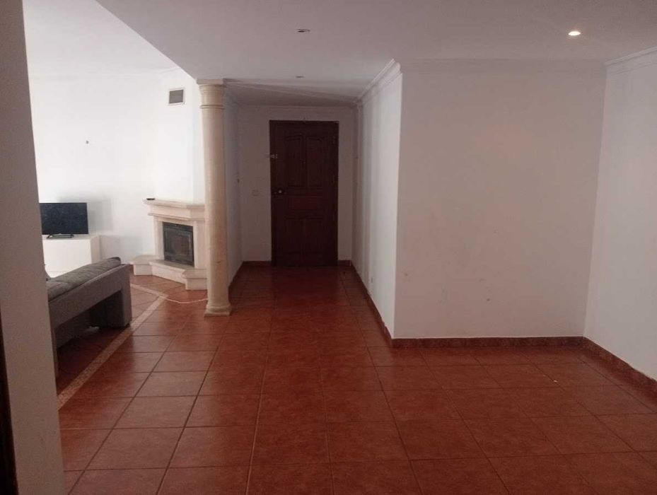 Arrendo apartamento T3 Próximo da estação do entroncamento.