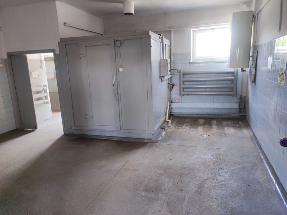 Budynek produkcyjny lub magazynowy.