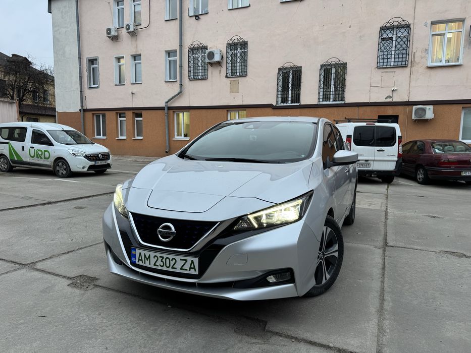 Nissan LEAF SV 2019 рік