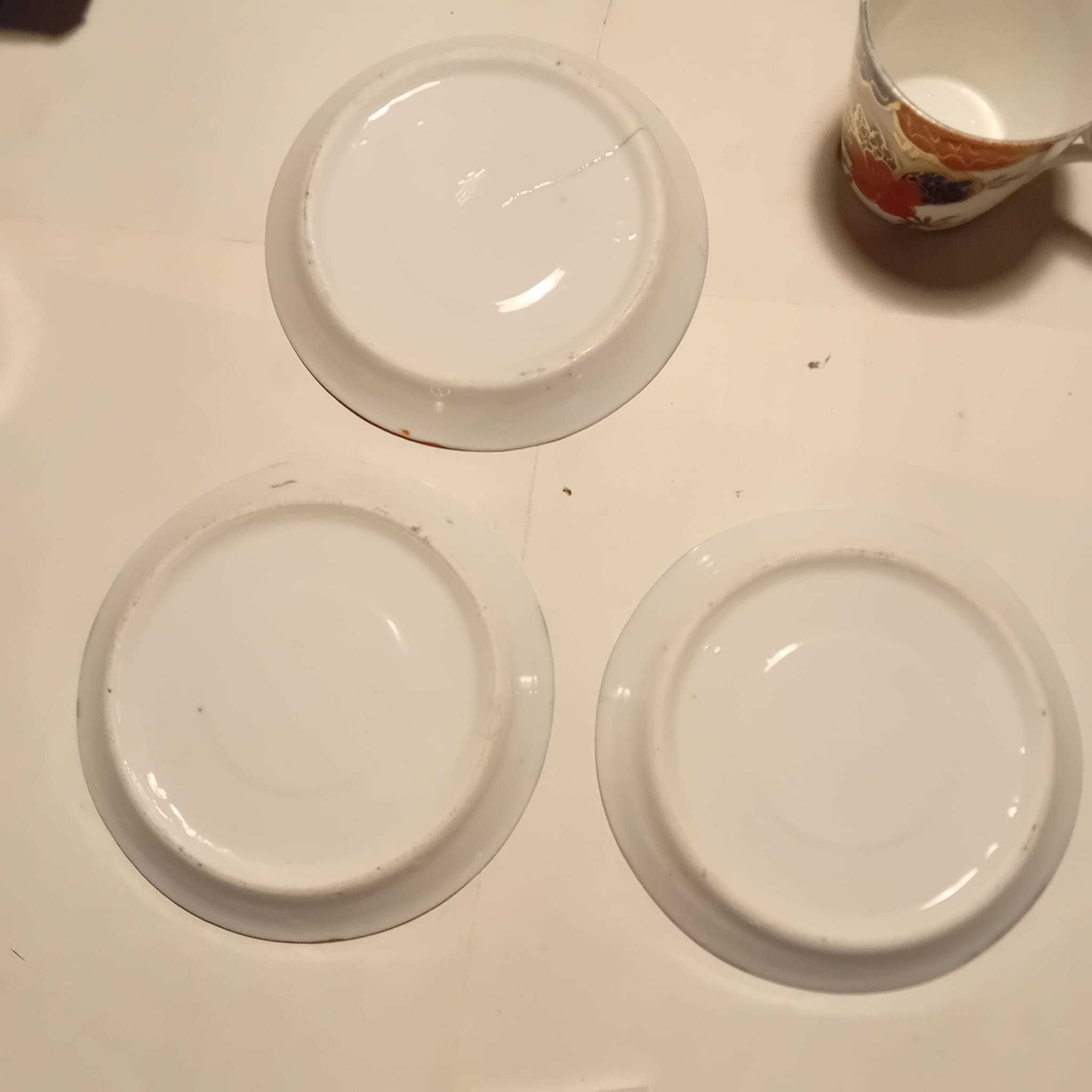 Três Chávenas de Café Antigas, pintadas à mão