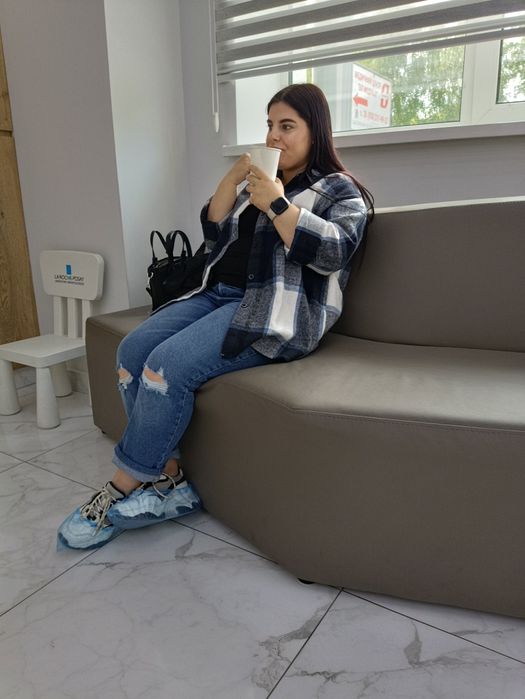 Сукня нарядна в ідеальному стані.
Розмір 38. 
Одягалась один раз.
Дос