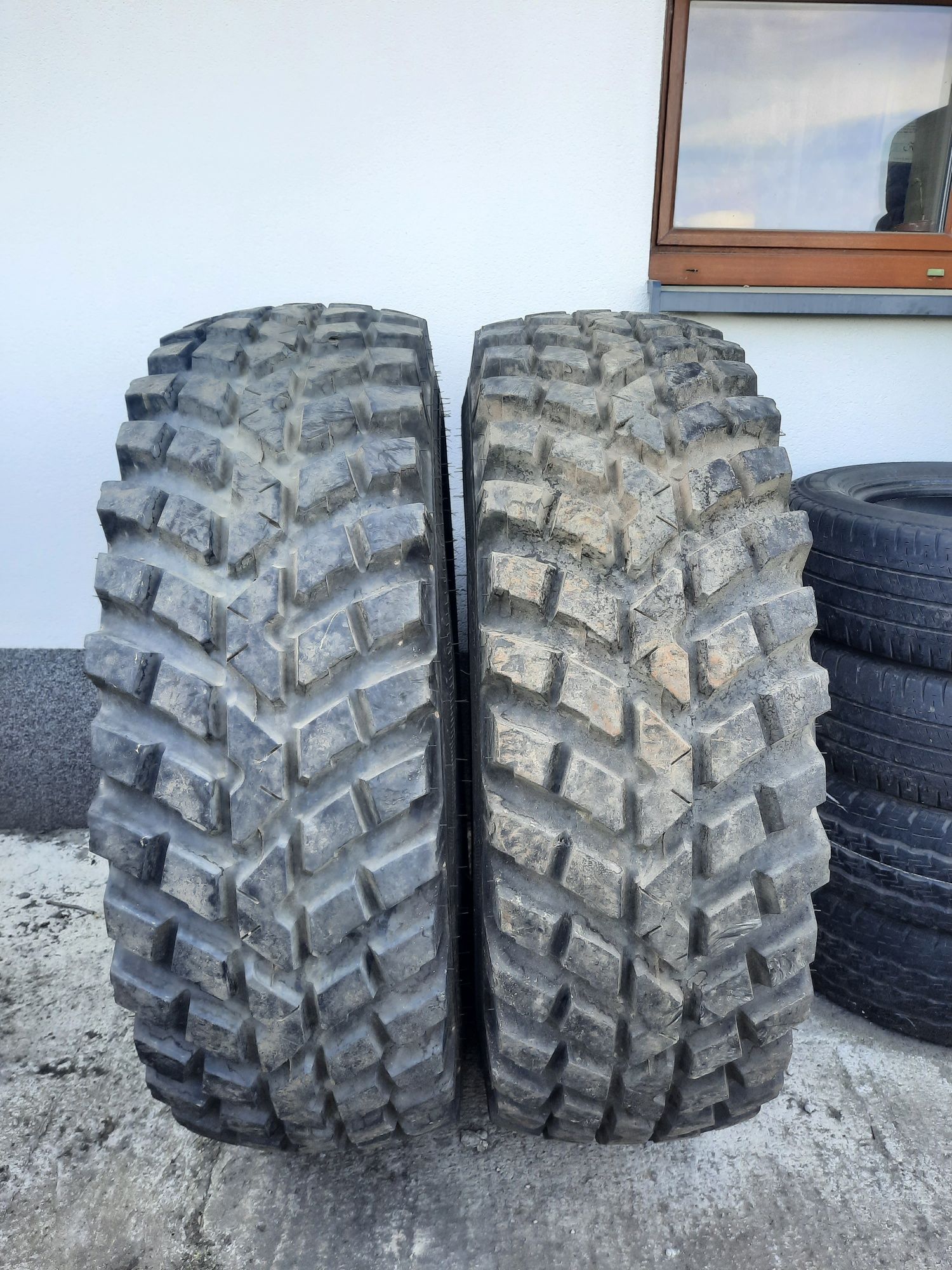 2 opony 360/80 R24 Nokian TRI 2 80% bieżnika