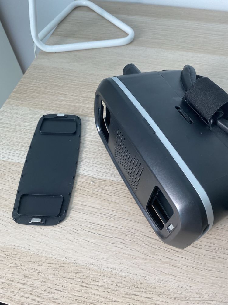 Óculos de realidade virtual com telecomando (Qilive)