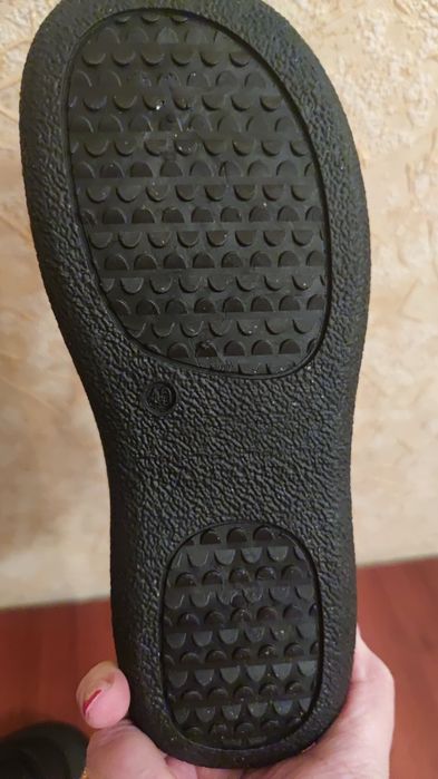 Продам новi жiночi черевики.