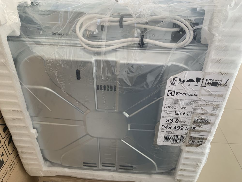 Духова шафа електрична Electrolux LOD6C77WZ
