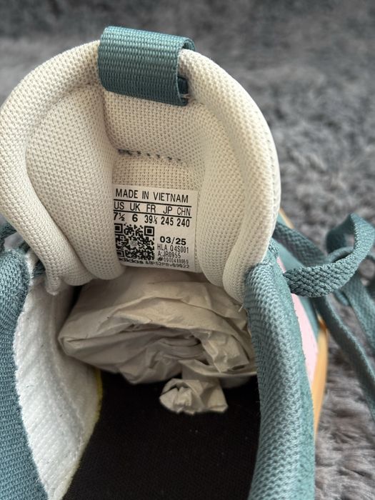 Жіночі кросівки Adidas 39 розмір