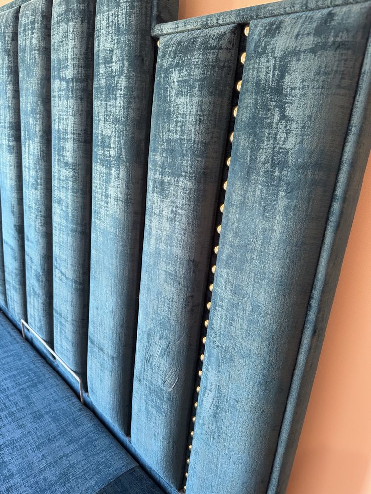 Cama estofada com arrumação Domkapa