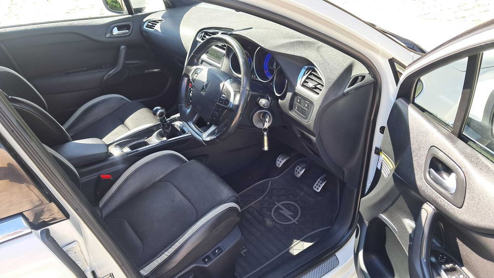 Citroen DS4  1.6hdi 110KM Biała perła V5 Mot Anglik