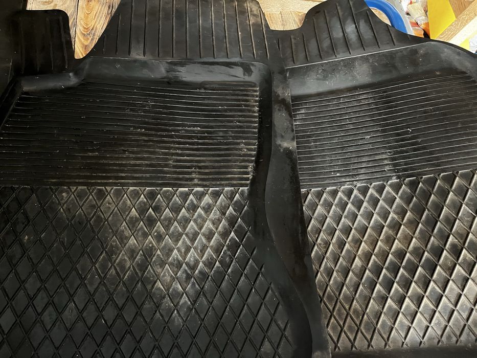 Резинові килимки на Ладу