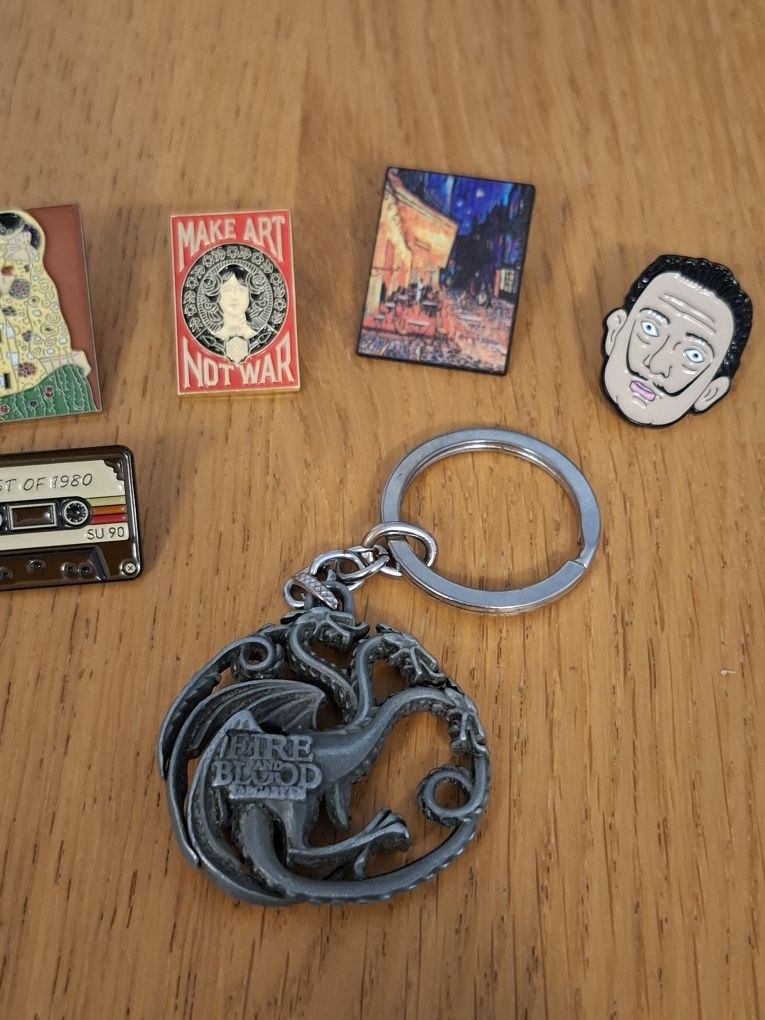 PIN's e porta-chaves