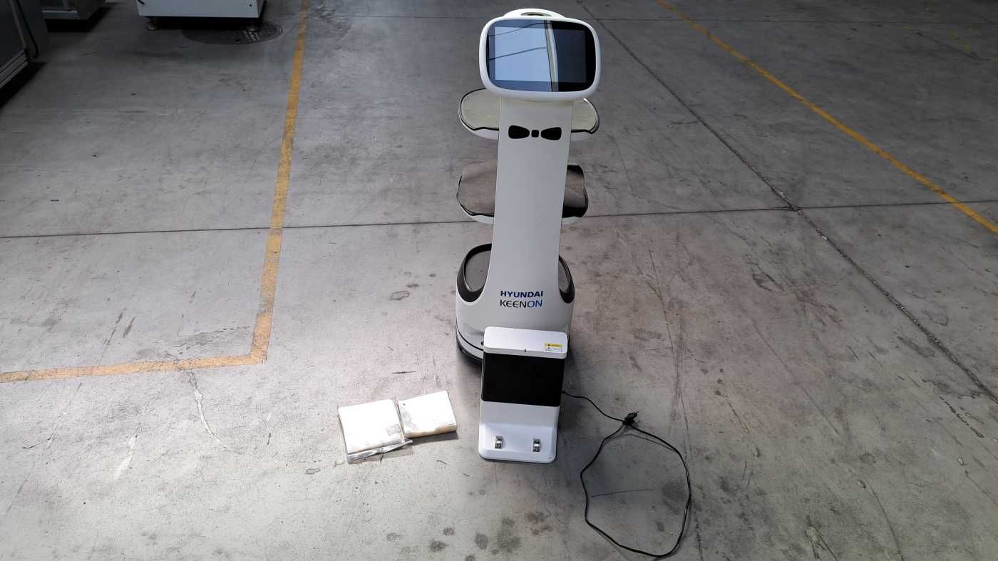 Robot usługowy kelnerski Hyundai Robotics T8