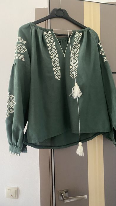 Вишиванки на полотні- льон