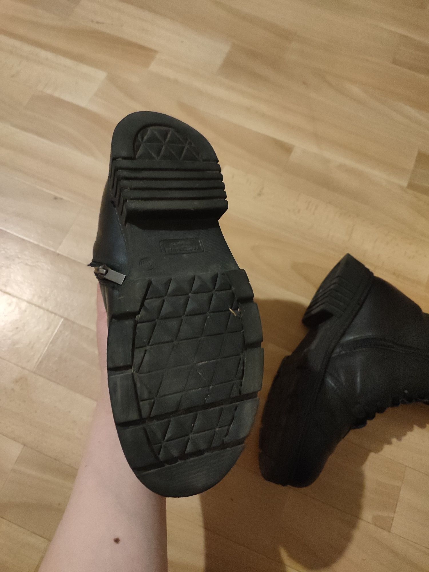 Продам теплые зимние ботинки женские натуральная кожа р 39
