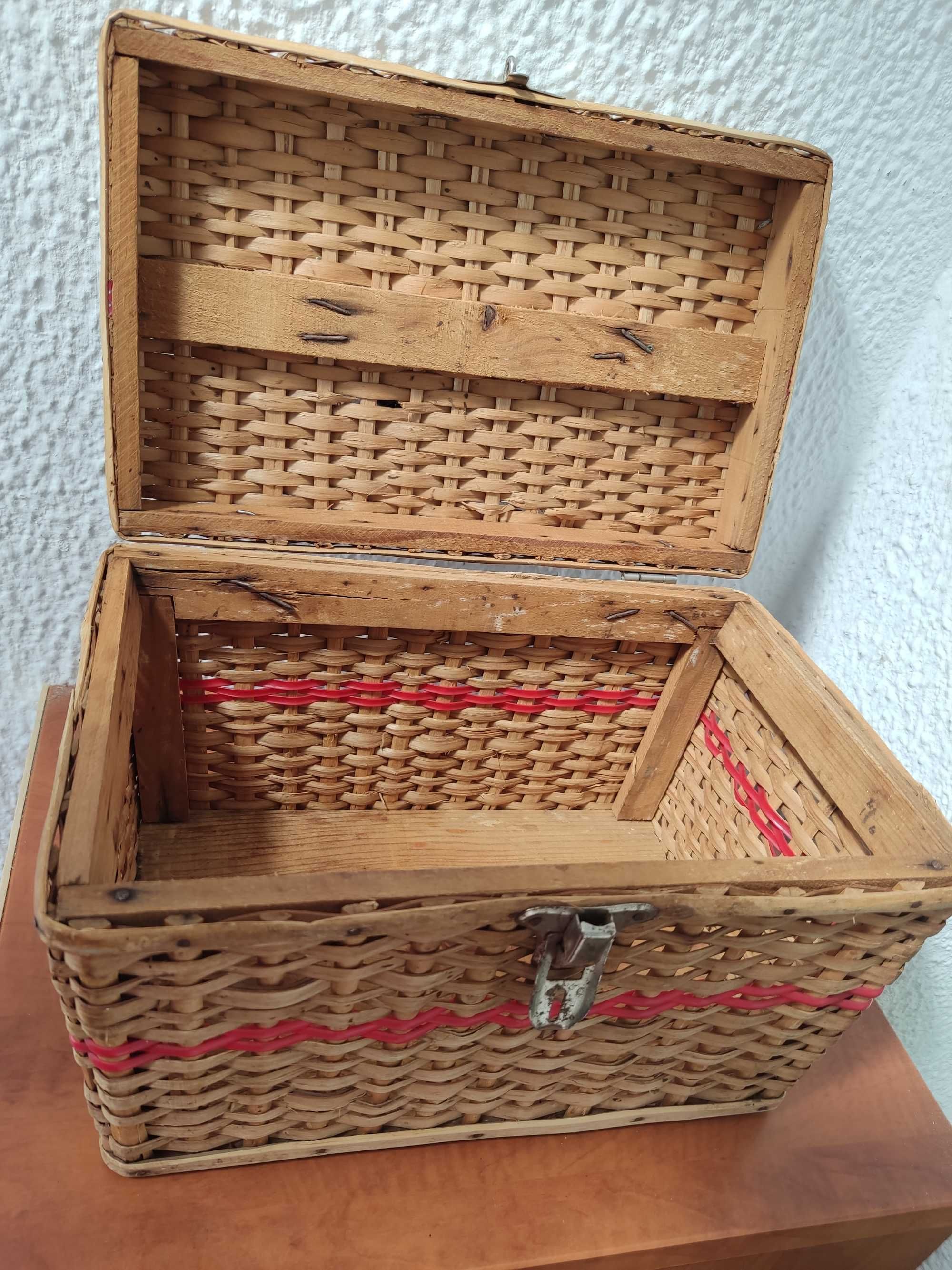Cesta em verga vintage