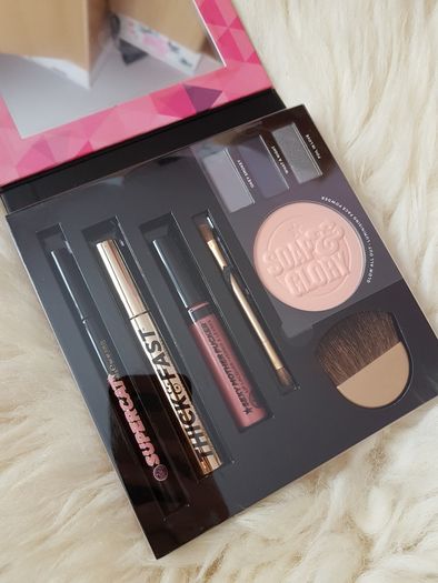 Zestaw kosmetyków Soap Glory Tusz Błyszczyk Rozswietlacz Eyeliner