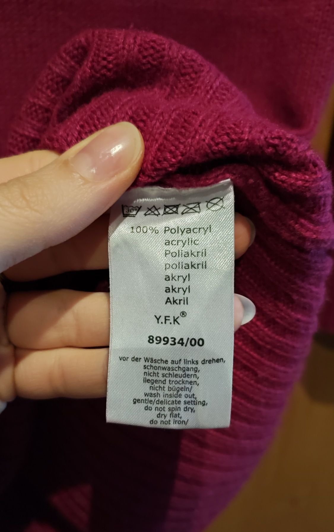Fuksjowy sweterek z szerokim golfem r.S/M