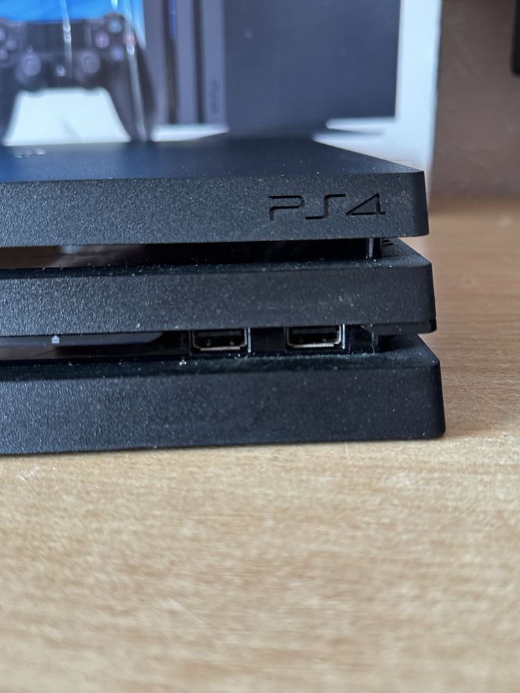 Продам PS4 Pro 1TB| Идеальное состояние , полный комлект + диск