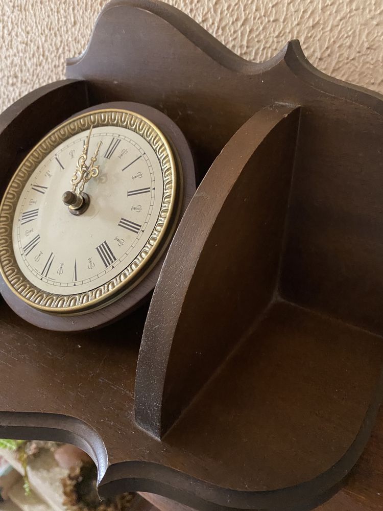 Drewniany narożny zegar, można go używać poziomo i pionowo