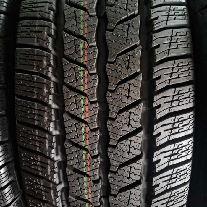 215/65/16c R16c Continental VanContactWinter 4шт нові зима