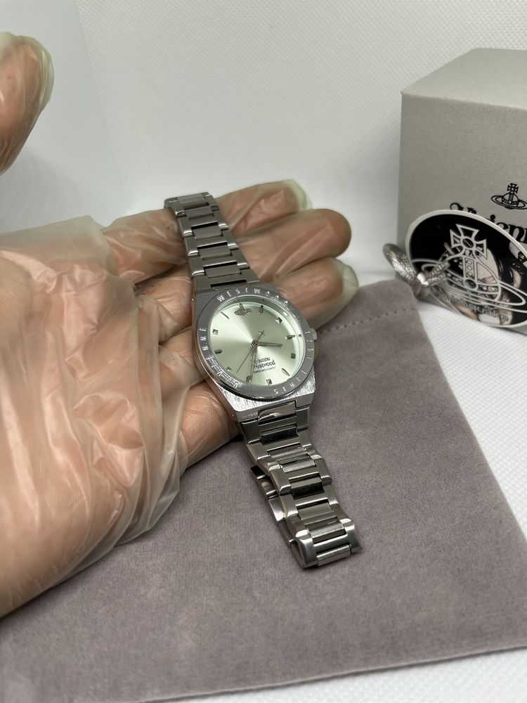 Годинник vivienne westwood time machine