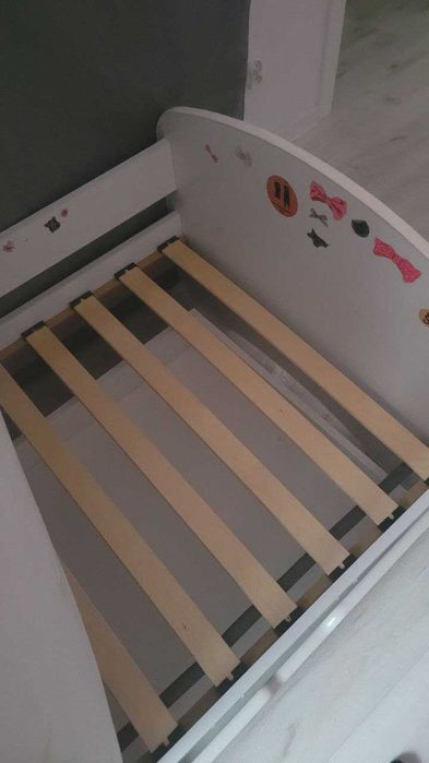 Sprzedam łóżko dziecięce z materacem