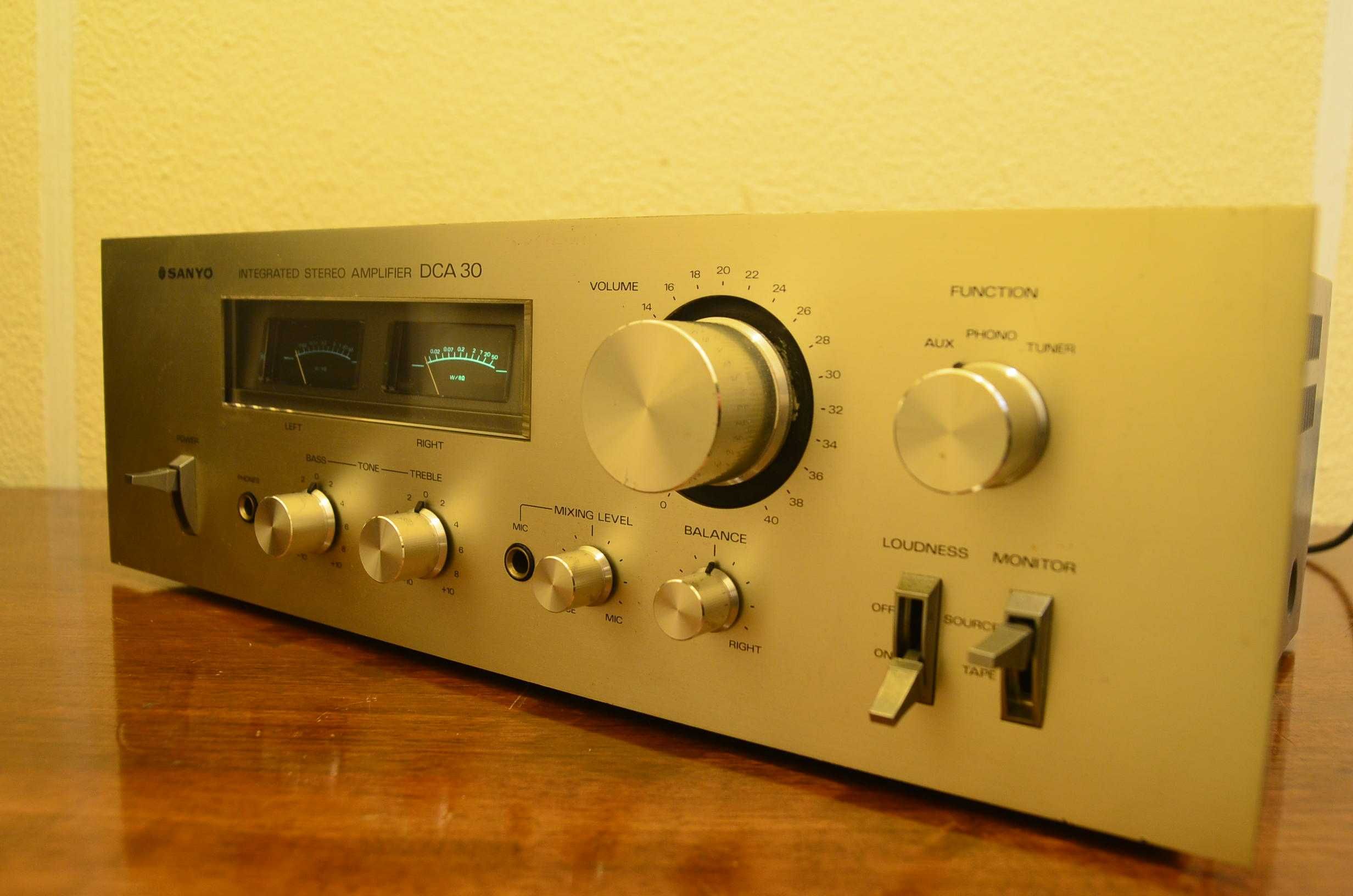 Amplificador Sanyo DCA 30