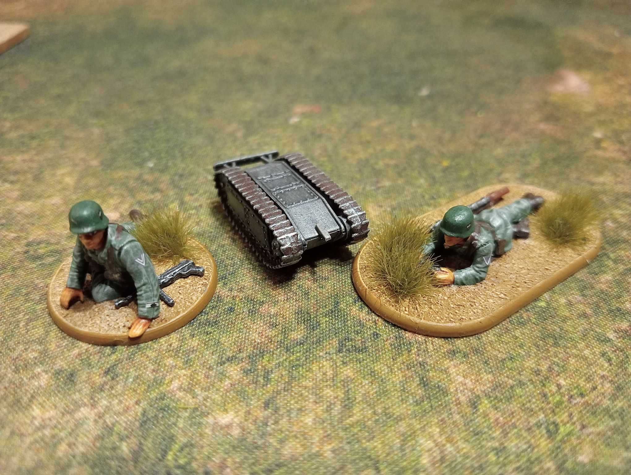 Bolt Action Niemiecki Goliat/mina + 2 figurki żołnierzy