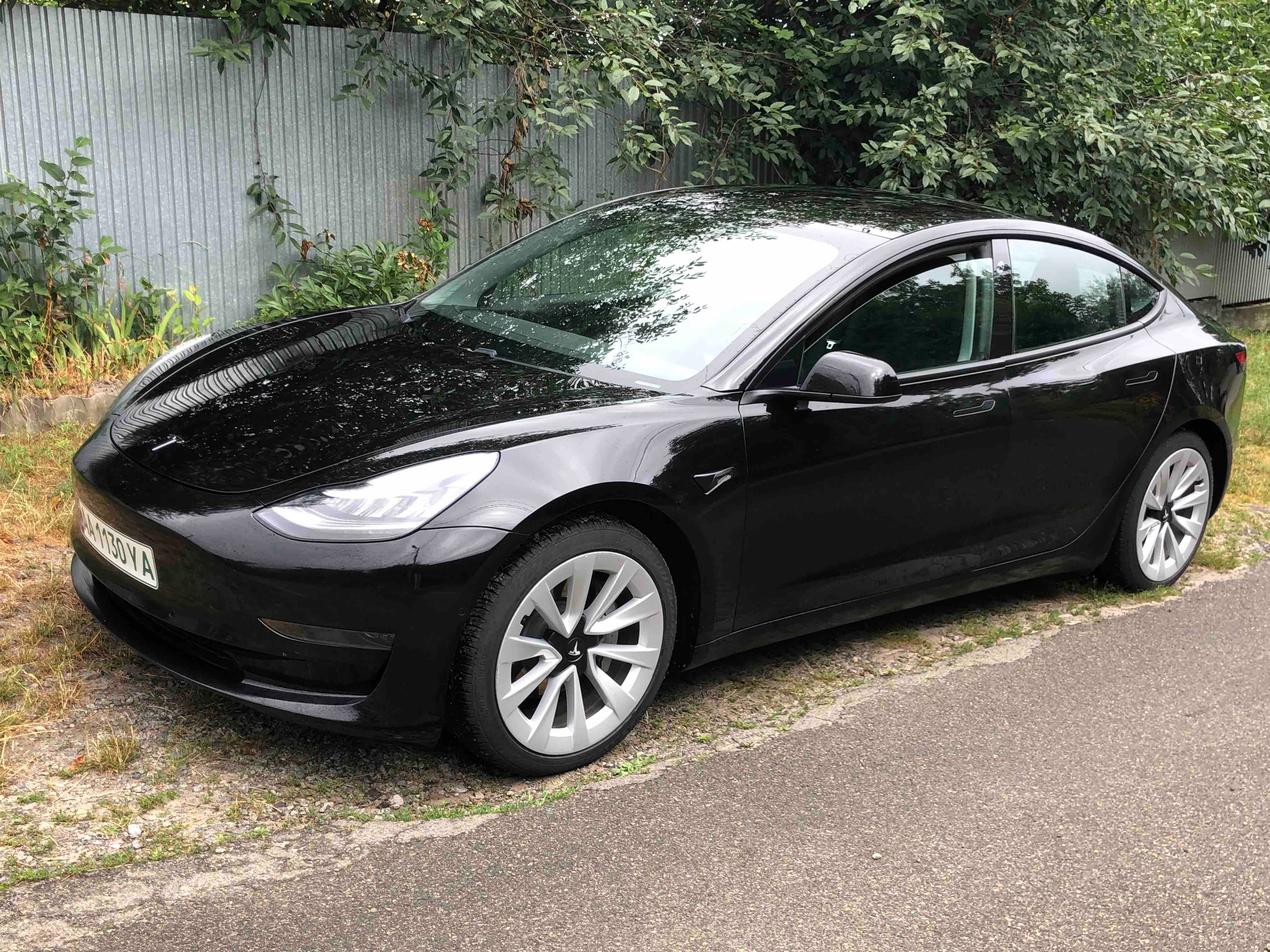 Продаж автомобіль Tesla model 3