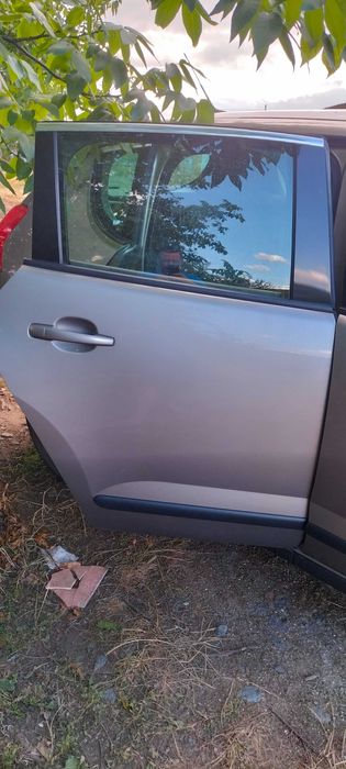 Чудовий автомобіль кросоверр.