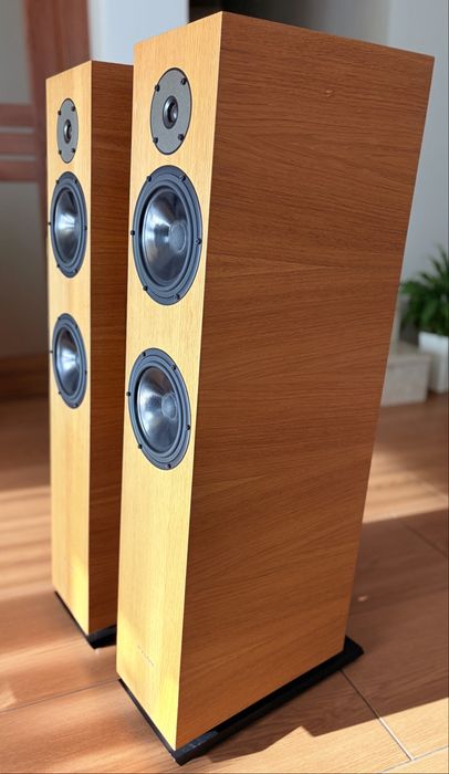 Pylon Diamond 28 - kolumny podłogowe