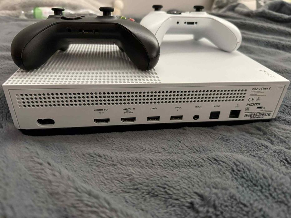 Xbox one s + 2 pady + 3 gry - jak nowa