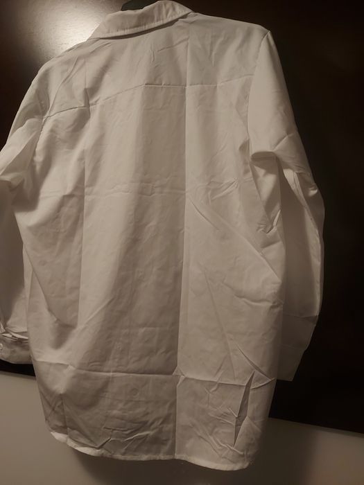 Camisa com pedras