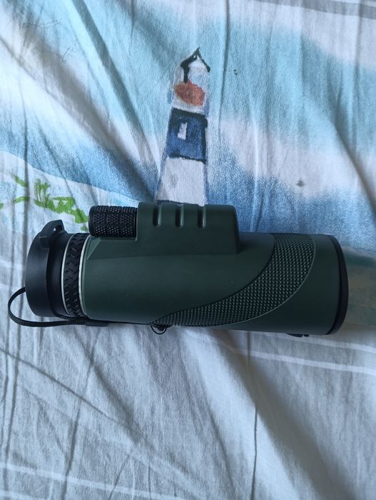 Monocular novo em folha